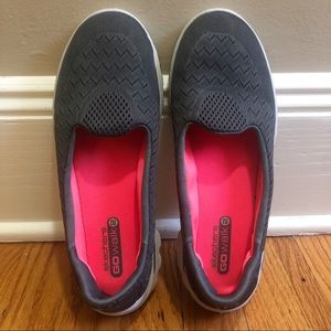 Skechers Go Walk 2 in charcoal gray size 9
